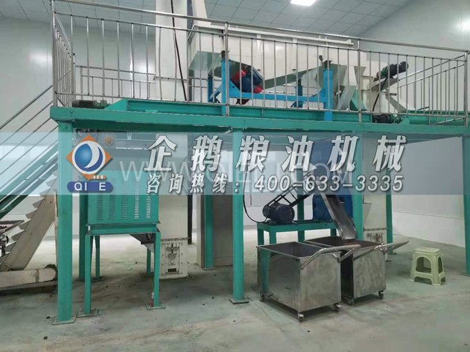 企鵝牌核桃油榨油設(shè)備,生產(chǎn)綠色健康油受大眾喜愛(圖2) 企鵝牌核桃油榨油設(shè)備,生產(chǎn)綠色健康油受大眾喜愛(圖2)